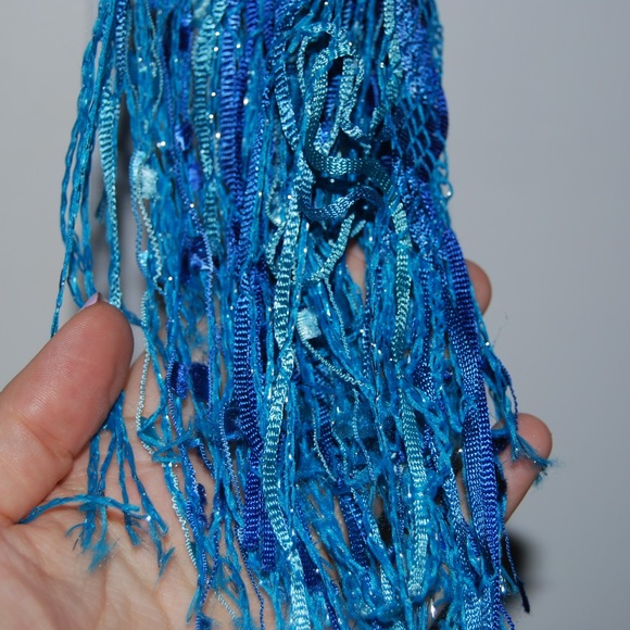 Blue sparkly scarf - Picture 2 of 5